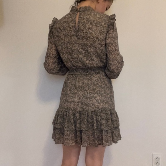 Feminine dress - Picture 3 of 12